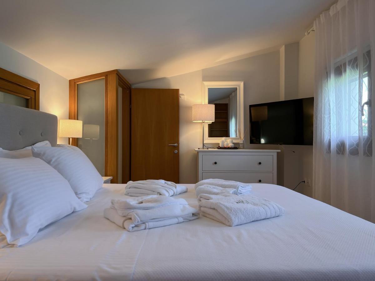 Heaven Luxury Villa Nea Roda Zewnętrze zdjęcie