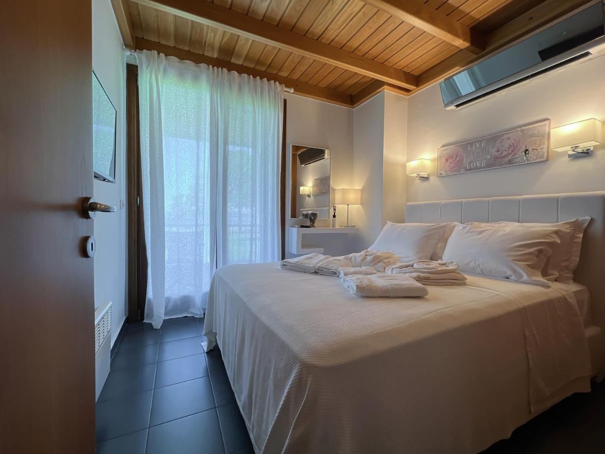 Heaven Luxury Villa Nea Roda Zewnętrze zdjęcie