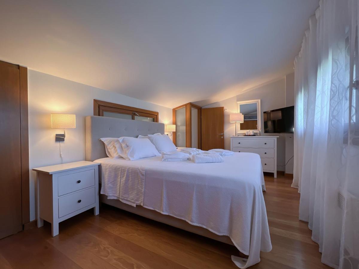 Heaven Luxury Villa Nea Roda Zewnętrze zdjęcie