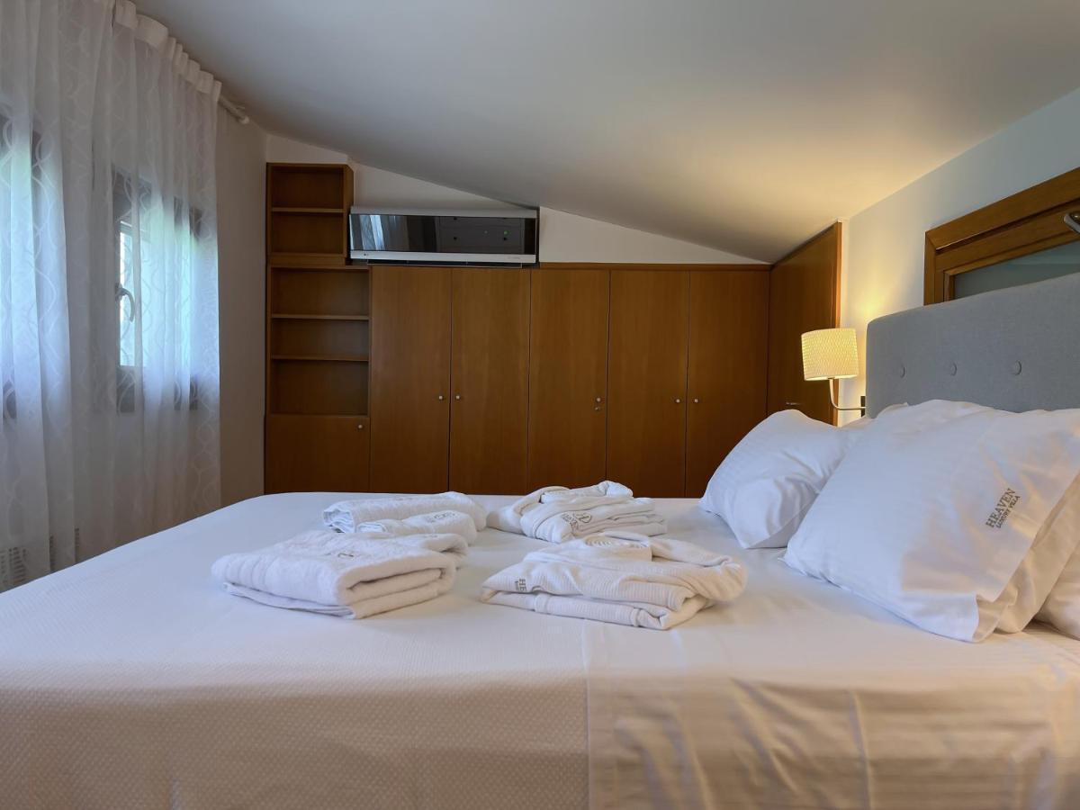 Heaven Luxury Villa Nea Roda Zewnętrze zdjęcie